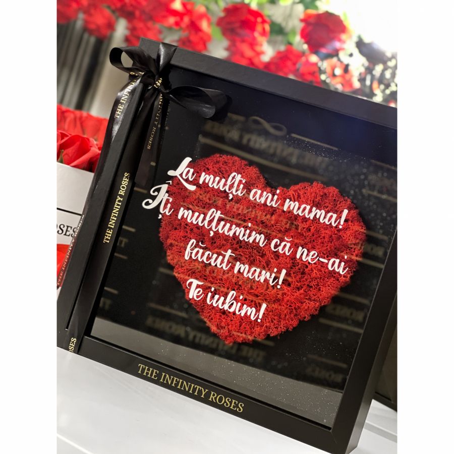 Catel din trandafiri cu inimioara si fundite si cifrele 18 ( ani )  , 60 cm Rama foto cu inimioara din licheni rosii cu mesaj personalizat pentru mama