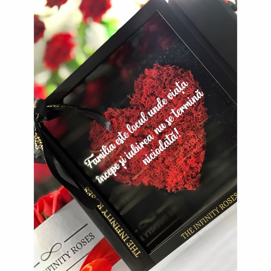 Martisor cu brosa trandafir in suport 3D Rama foto cu inimioara din licheni rosii cu mesaj personalizat pentru familie/parinti