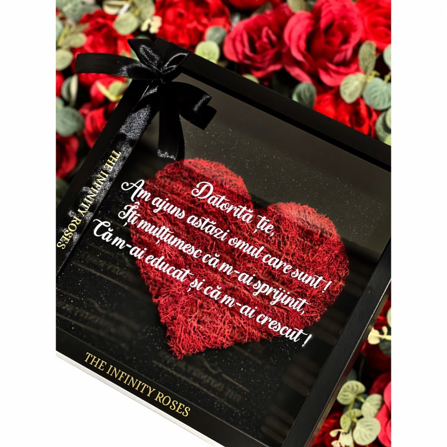 Tablou cu inimioara din licheni rosii cu mesaj personalizat pentru parinti Tablou cu inimioara din licheni rosii cu mesaj personalizat pentru mama
