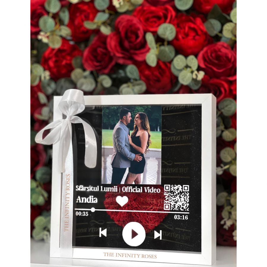 Ursulet gri cu inimioara rosie , Mos Craciun din trandafiri , 40 cm Tablou personalizat cu melodie si fotografie