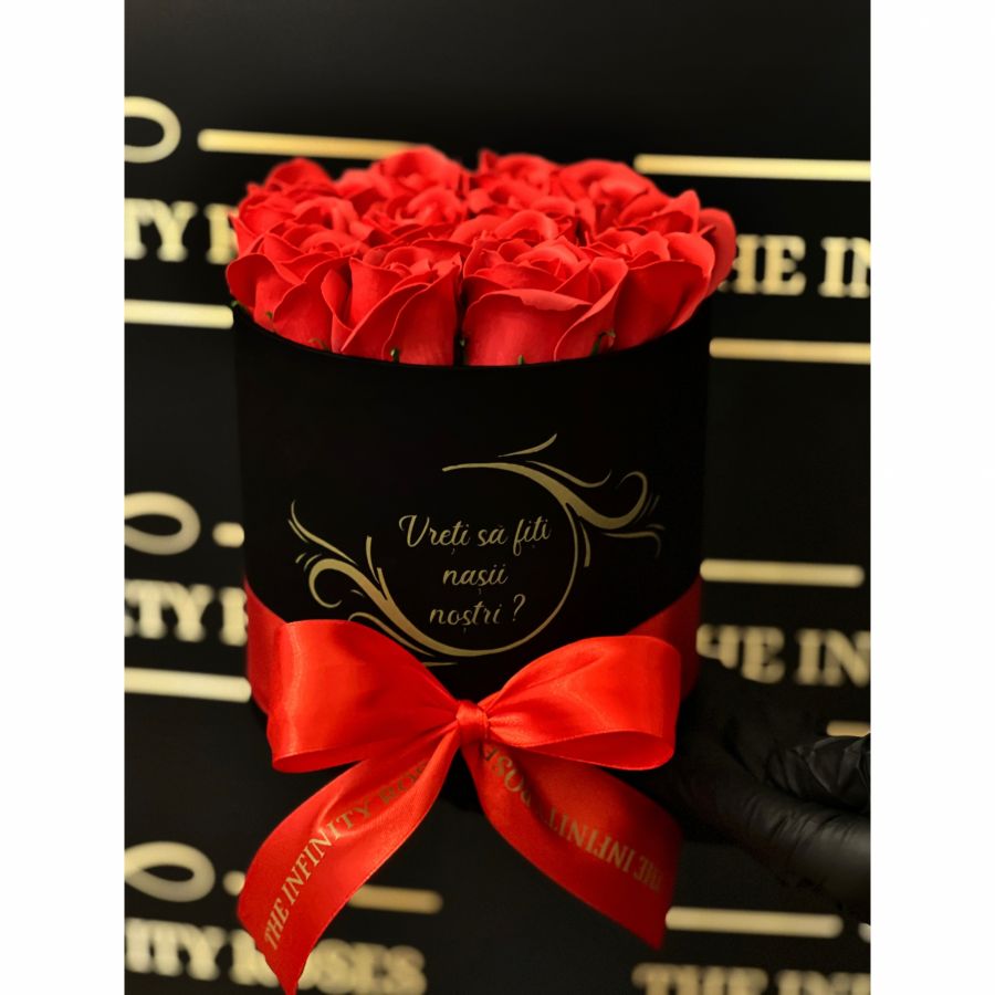 Tablou cu mesaj personalizat pentru iubita/sotie Cutie cu trandafiri cadou propunere nasi cu mesajul ” Vreti sa fiti nasii nostri ? “