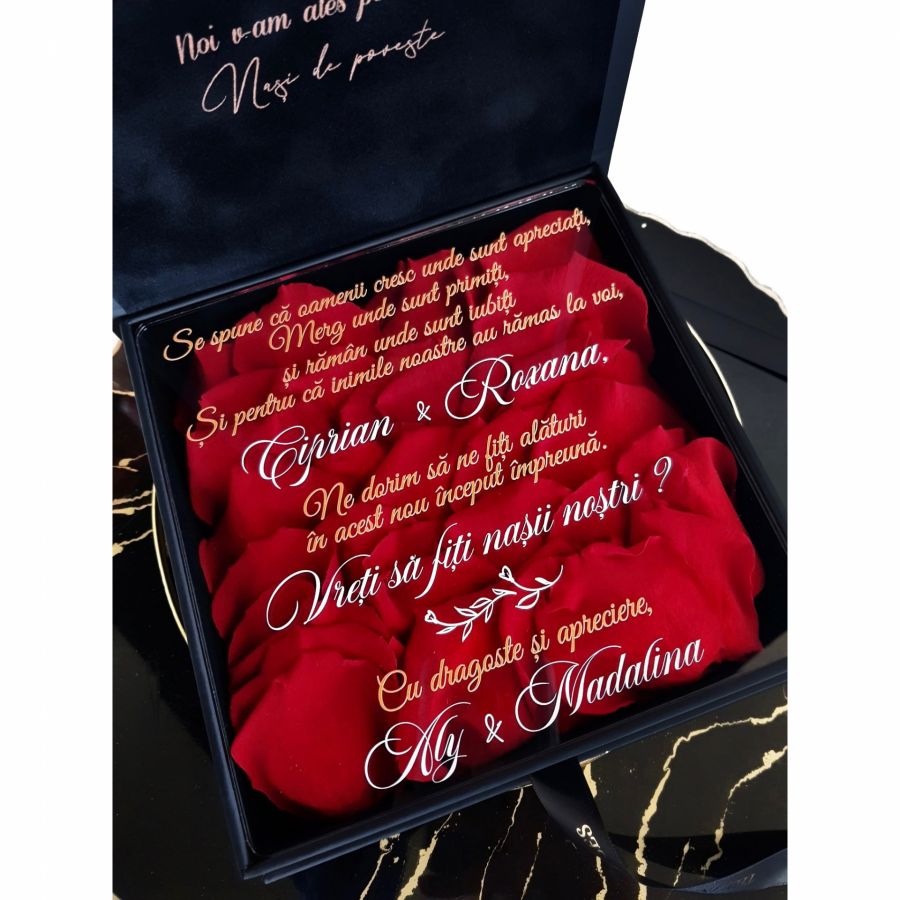 Tablou cu inimioara din licheni rosii cu mesaj personalizat pentru parinti Cutie cadou pentru nasi cu mesajul ” Vreti sa fiti nasii nostri ? “