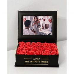 Cutie cu 23 de trandafiri rosii si fotografie