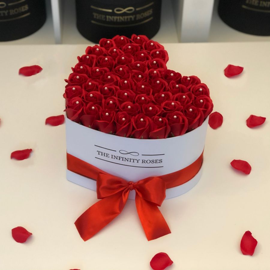 HEART BOX Cutie inima cu 49 de trandafiri