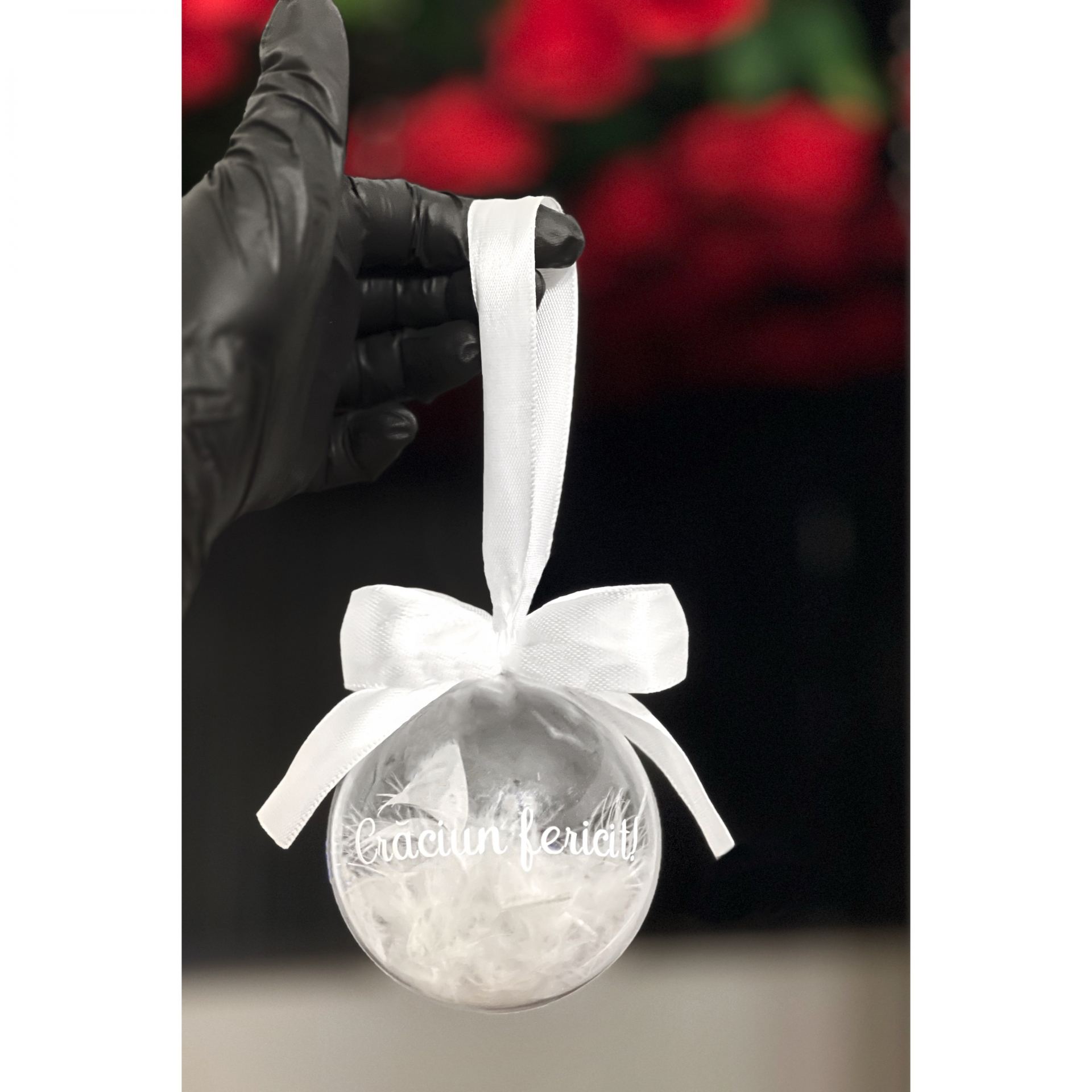 Glob de craciun personalizat cu pene-puf alb si mesajul Craciun fericit
