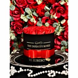 Aranjament floral cu 19 trandafiri si mesajul TE IUBESC - editie speciala Valentine’s Day