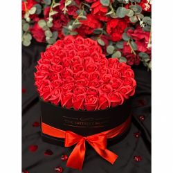 Aranjament floral in forma de inima cu 47-49 trandafiri-editie speciala Valentine’s Day