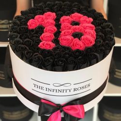 Cutie personalizata cu 75 trandafiri si cu cifre