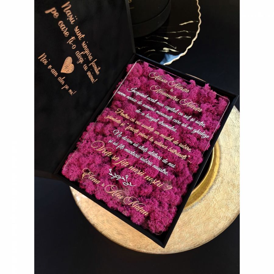 Tablou cu inimioara din licheni rosii cu mesaj personalizat pentru parinti Cutie cadou pentru nasi tip carte cu mesajul ” Vreti sa fiti nasii nostri ? “