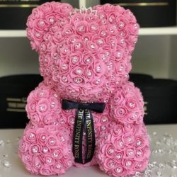 Ursulet din trandafiri roz cu coronita si diamante , 40 cm inaltime