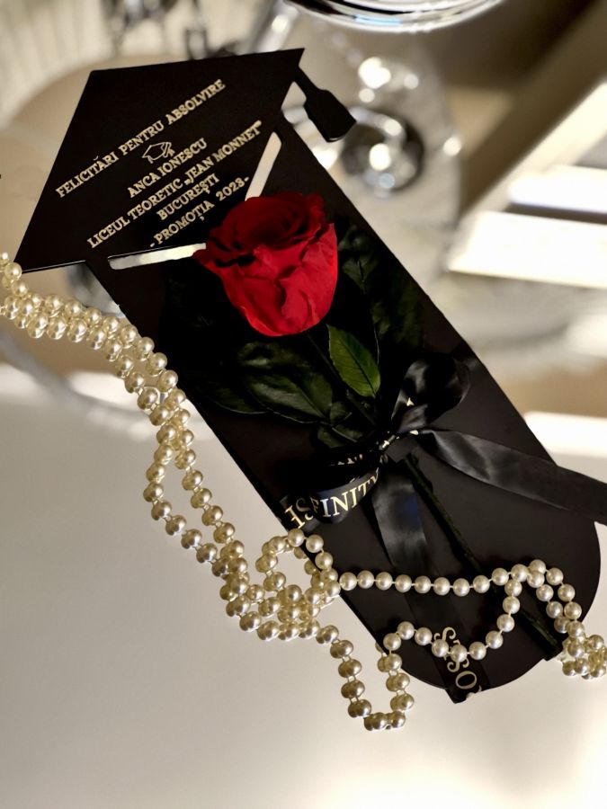 Holder suport absolvire cu trandafir criogenat si cu mesaj personalizat