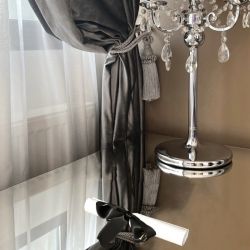 Aranjament floral absolvire cu trandafiri , toca , pergament si mesaj personalizat