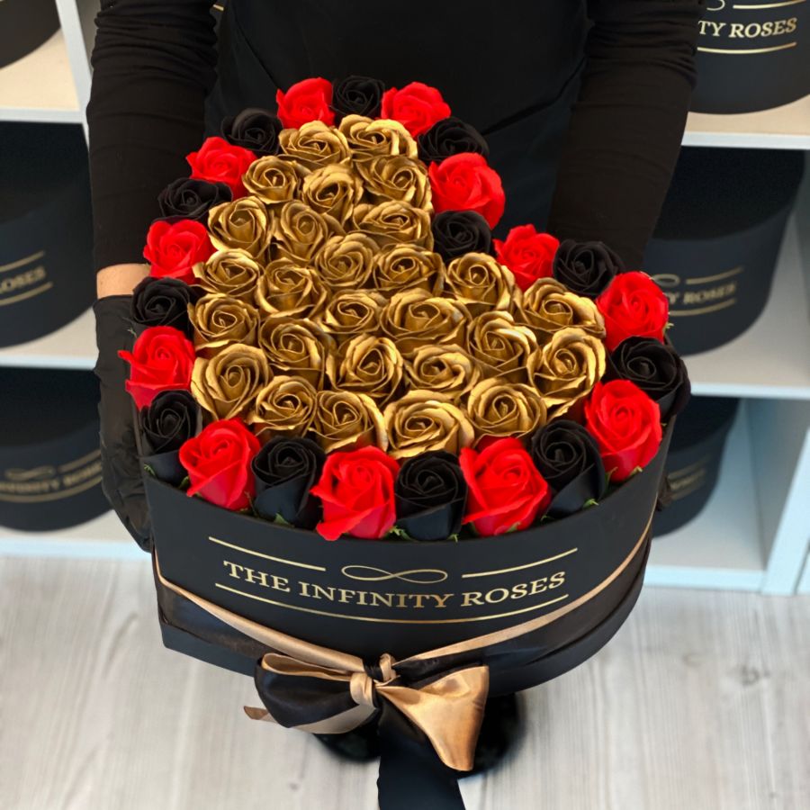 Aranjament floral in forma de inima cu 47-49 trandafiri-editie speciala Valentine’s Day Cutie inima cu 49 de trandafiri