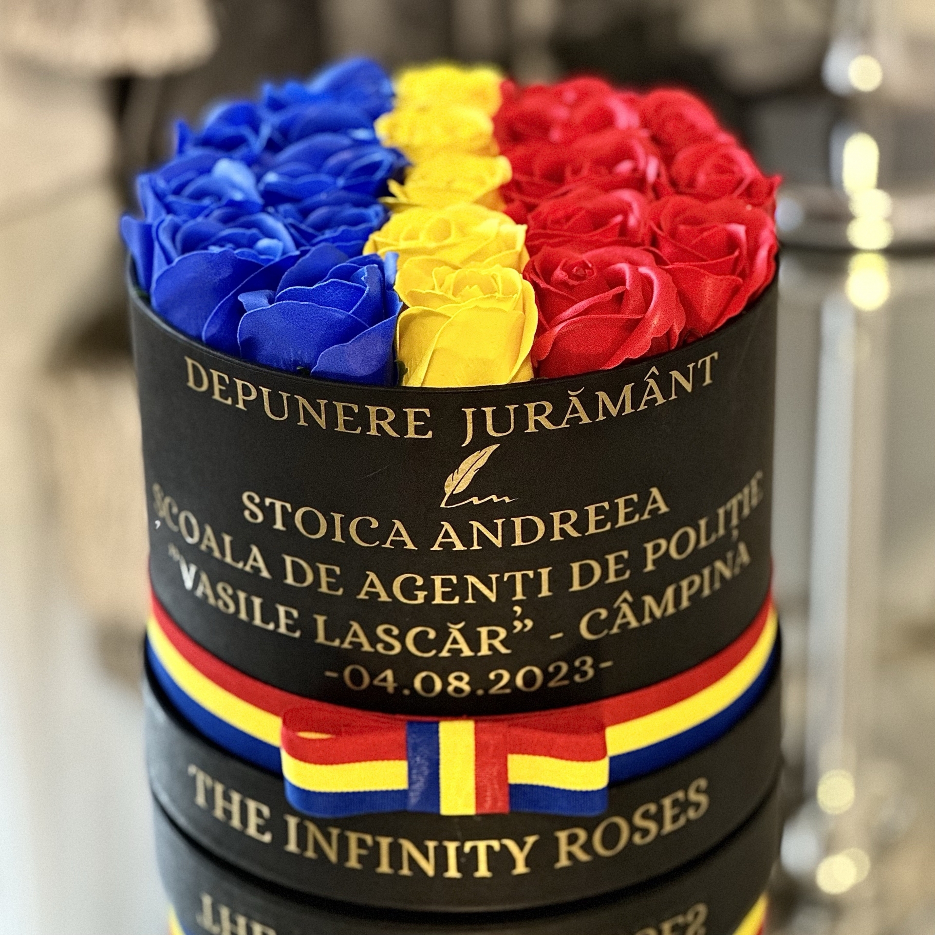 Aranjament floral trandafiri tricolor DEPUNERE JURAMANT MILITAR DEBUT/ABSOLVIRE