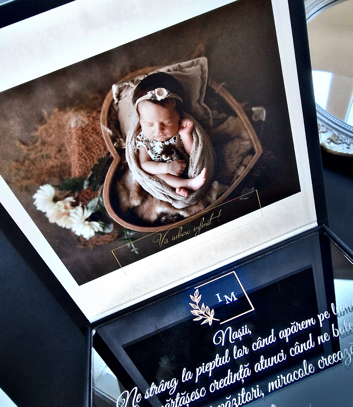 Cutie cadou pentru nasi cu mesajul ” Multumim ca ati acceptat sa fiti nasii mei “