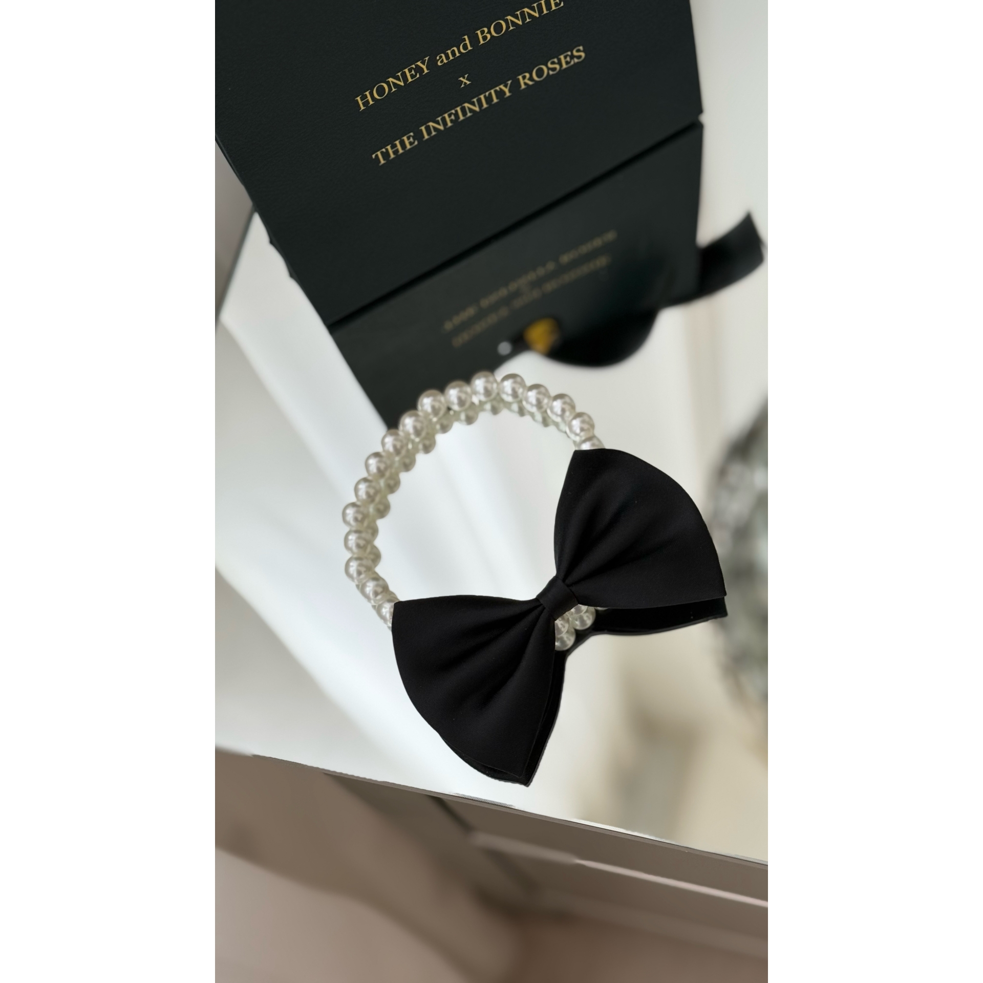 Colier din perle fine cu papion elegant negru pentru catei si pisici