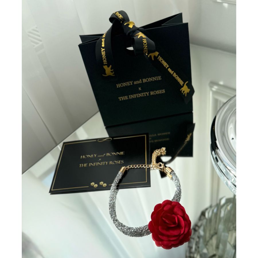 Colier din perle fine cu trandafir textil rosu pentru catei si pisici Colier din cristale reglabil cu trandafir textil rosu pentru catei si pisici