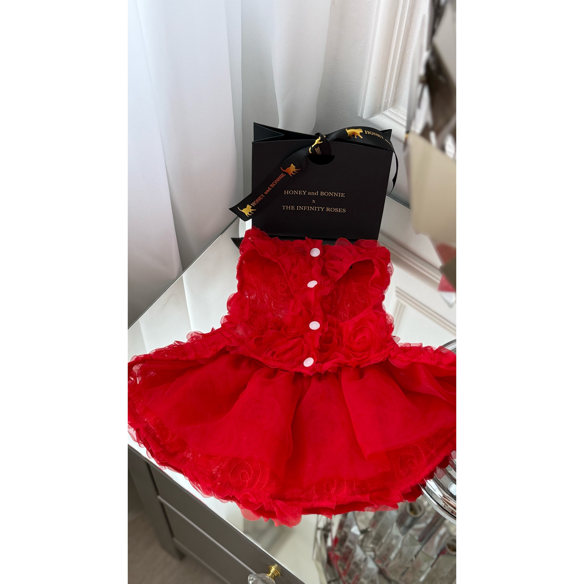 Rochie rosie cu trandafiri 3D pentru catei si pisici XS-S-M