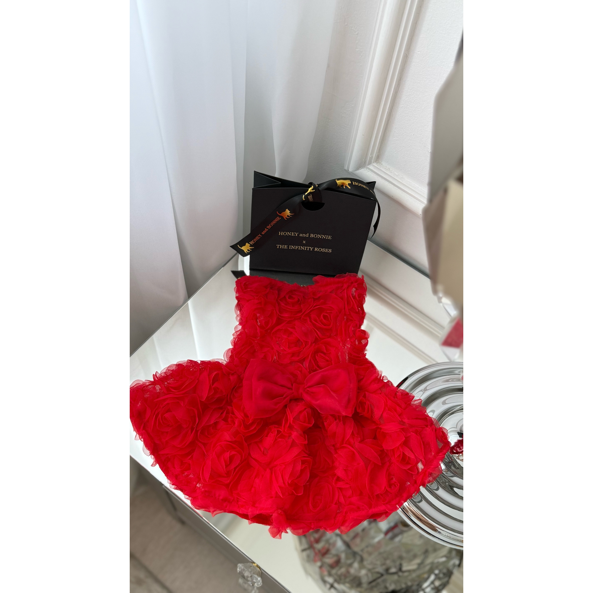 Rochie rosie cu trandafiri 3D pentru catei si pisici XS-S-M