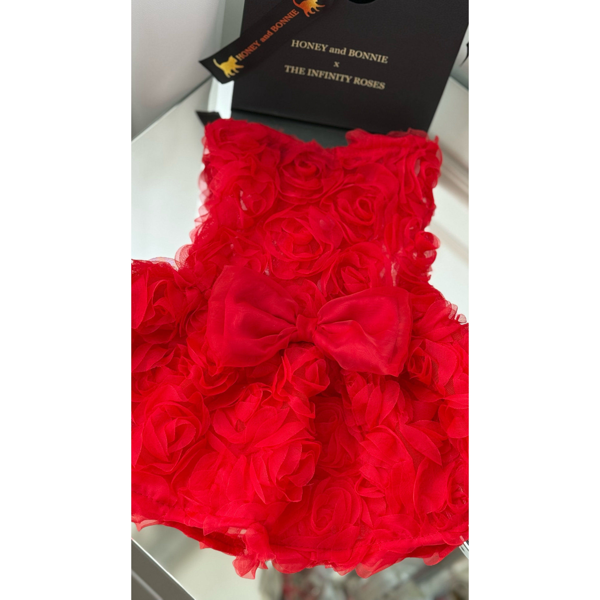 Rochie rosie cu trandafiri 3D pentru catei si pisici XS-S-M