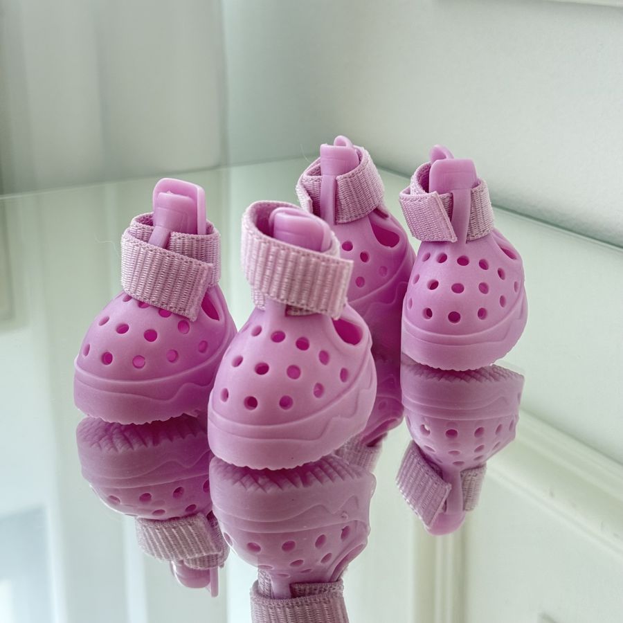  Pantofi tip Crocs roz pentru câini