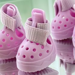 Pantofi tip Crocs roz pentru câini