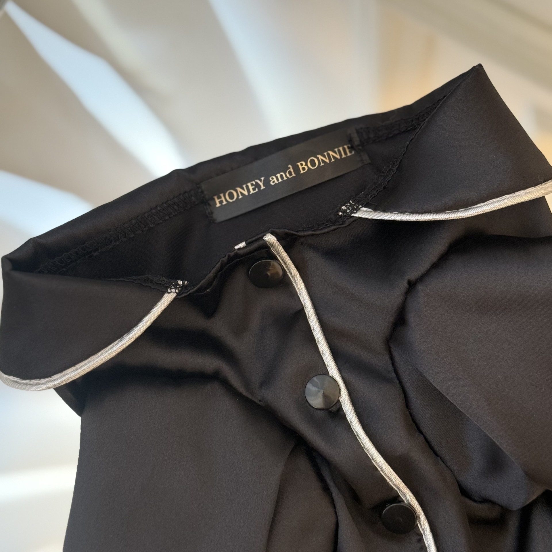 Pijama neagra din satin pentru caini si pisici