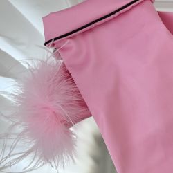 Pijama roz Barbie din satin pentru caini si pisici, cu pene