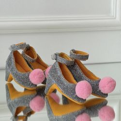 Pantofi eleganti cu toc pentru catei, model glitter cu pompon roz