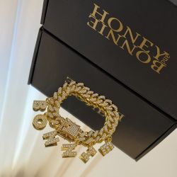 Colier Cuban personalizat cu numele animalutului, auriu cu cristale, pentru caini si pisici