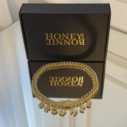 Colier Cuban personalizat cu numele animalutului, auriu cu cristale, pentru caini si pisici