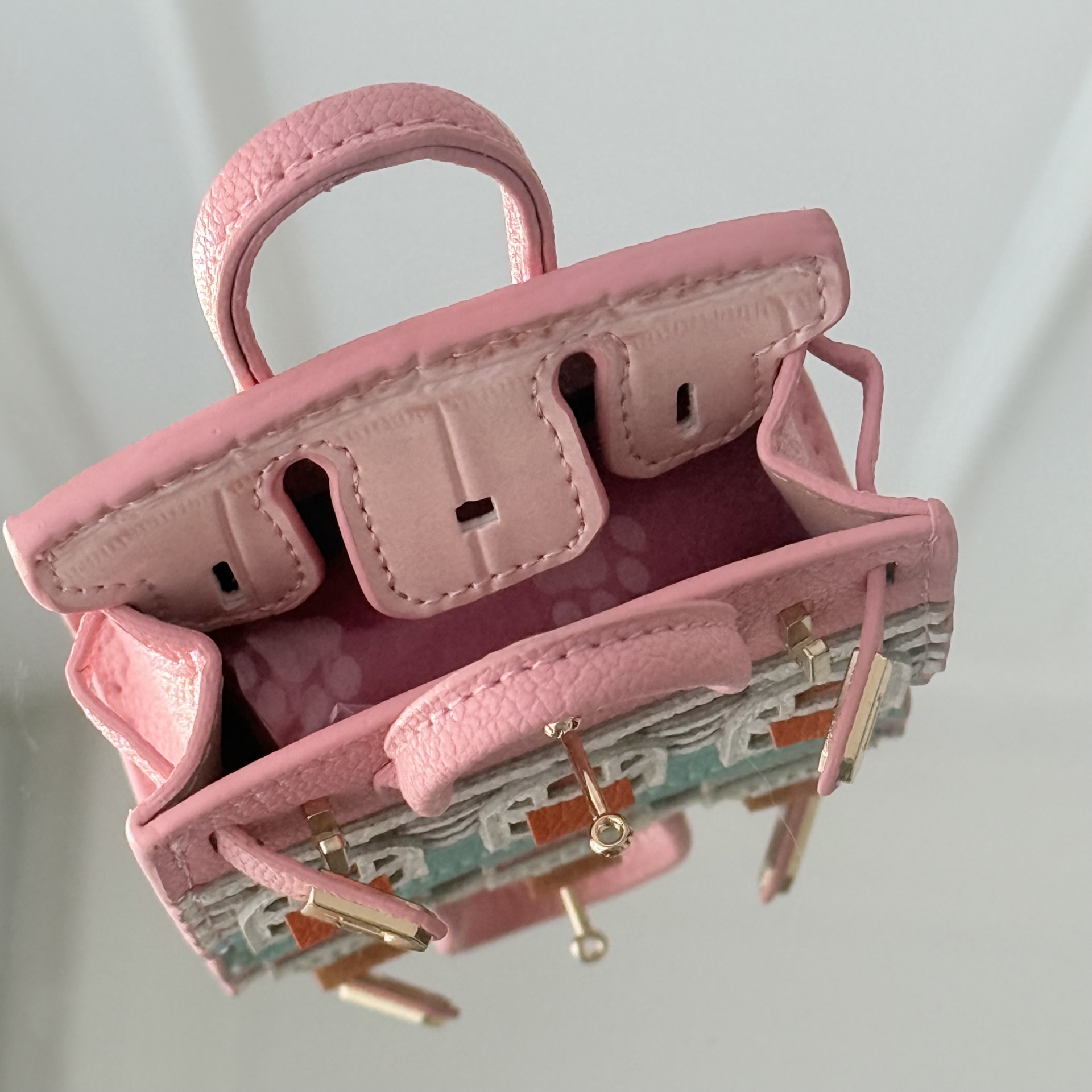 Suport saculeti igienici pentru caini, gentuta mini stil Hermes Birkin, roz