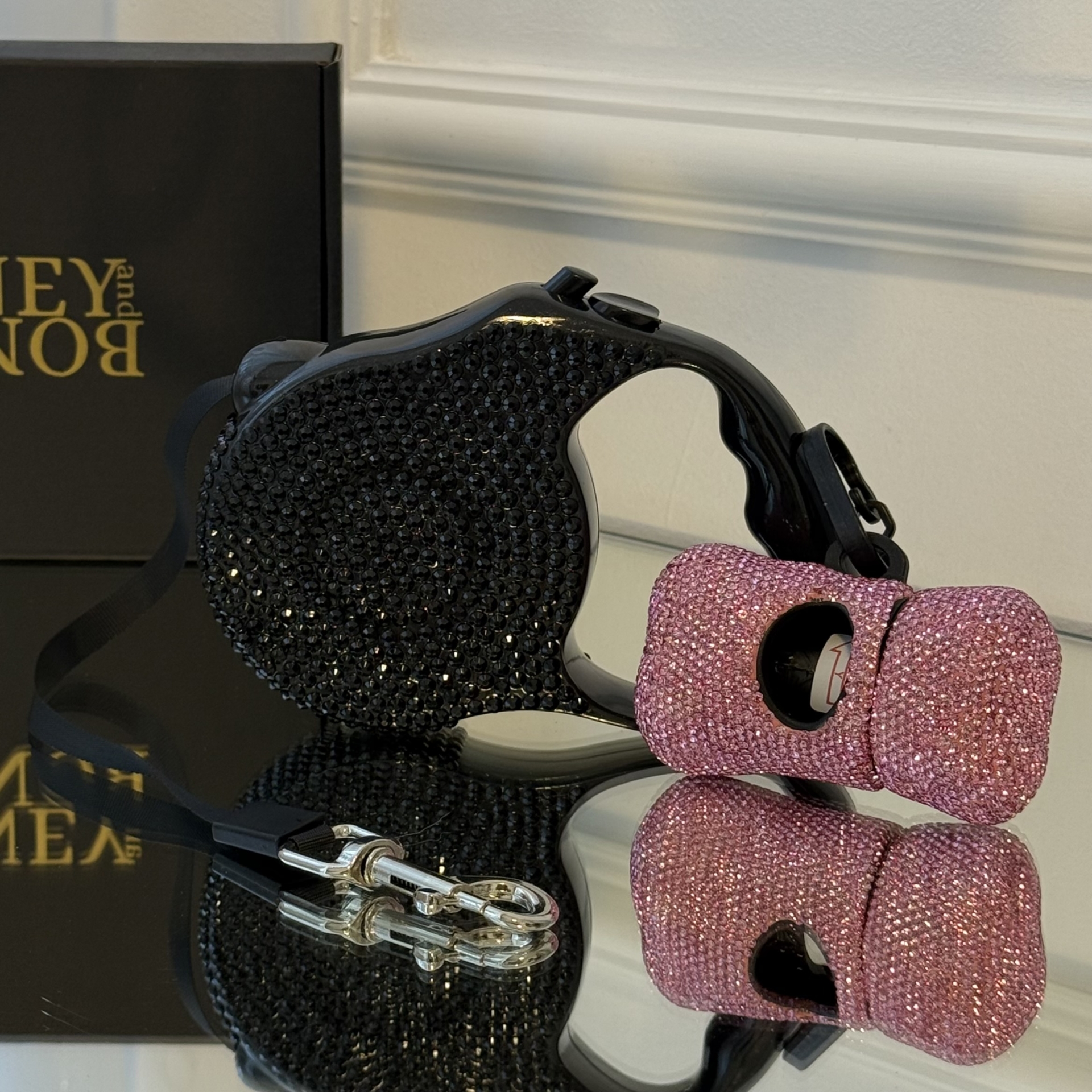 Lesa retractabila neagra cu sclipici si cristale Swarovski, 3 metri, pentru caini de talie mica si medie