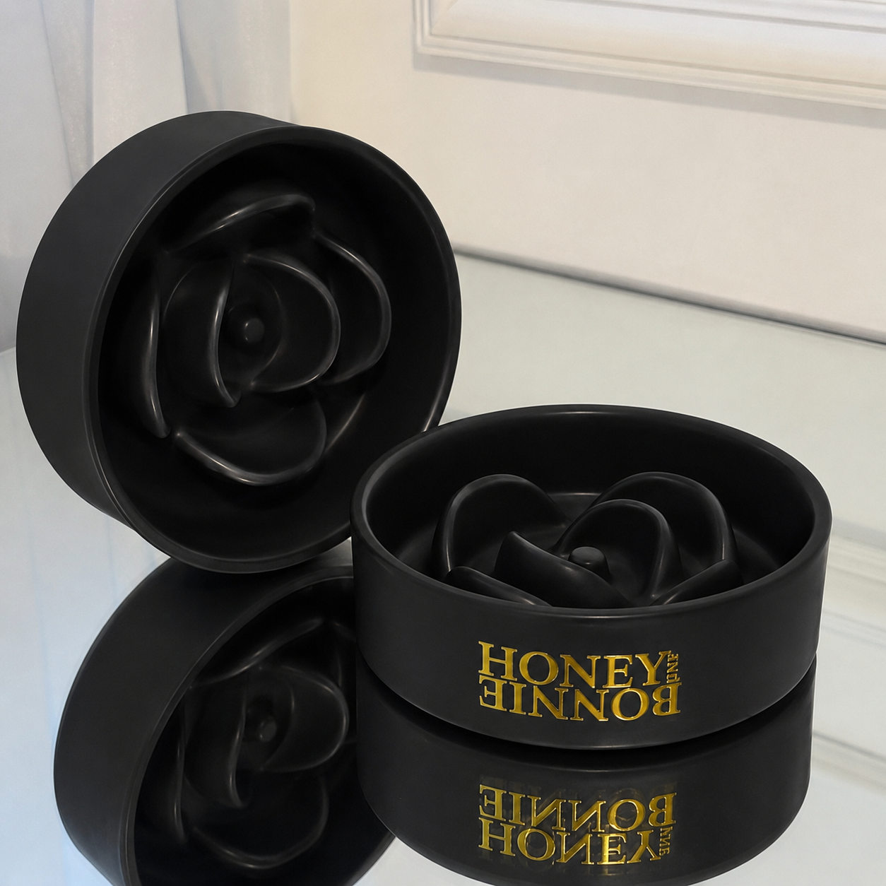 Bol Slow Feeder din ceramica pentru caini si pisici, model trandafir negru