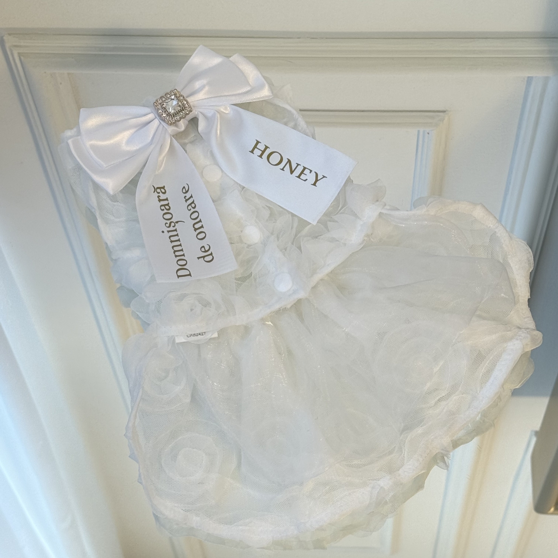 Fundita alba personalizata pentru caini si pisici, Domnisoara de onoare si nume