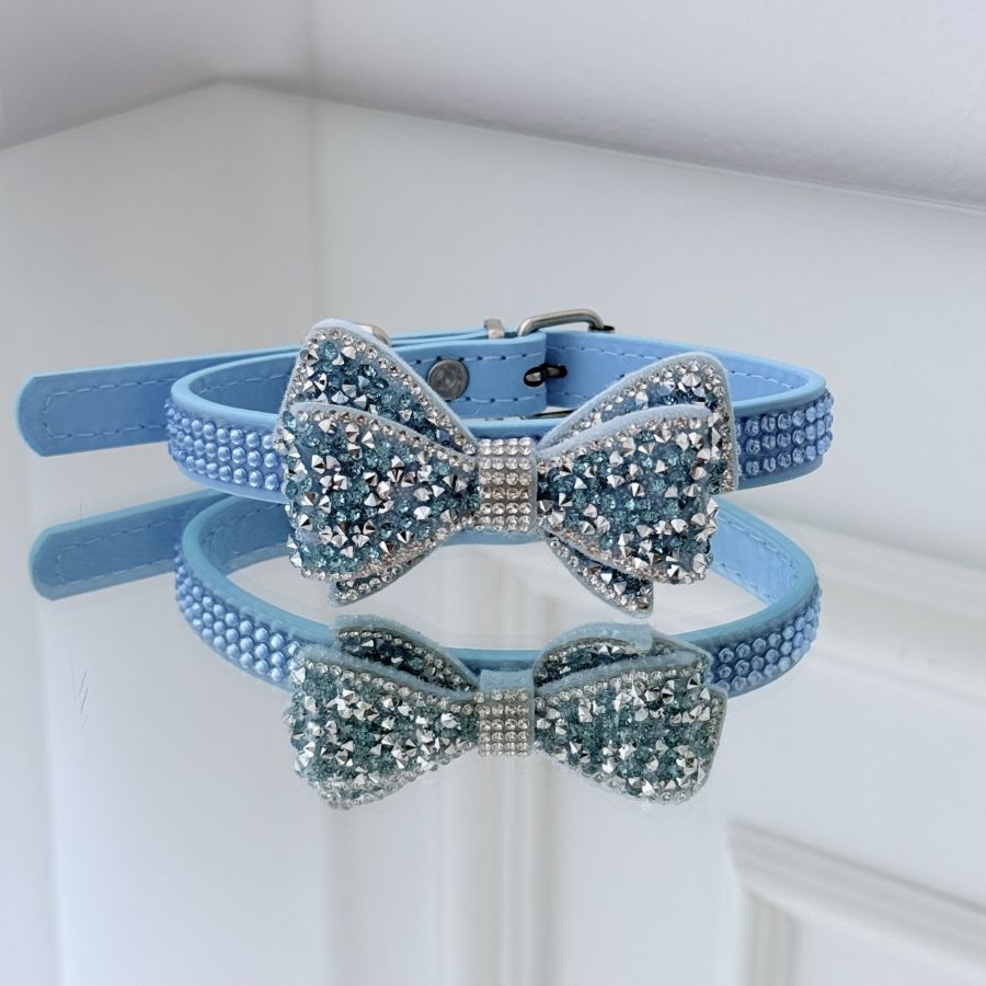 Colier din perle fine cu trandafir textil rosu pentru catei si pisici Zgarda Luxury cu fundita si cristale Swarovski pentru caini si pisici bleu