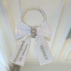 Colier din perle cu fundita alba pentru caini si pisici personalizat, Domnisoara de onoare si nume