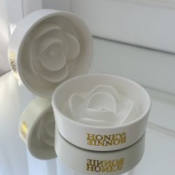 Bol Slow Feeder din ceramica pentru caini si pisici, model trandafir alb