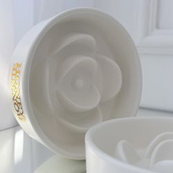 Bol Slow Feeder din ceramica pentru caini si pisici, model trandafir alb