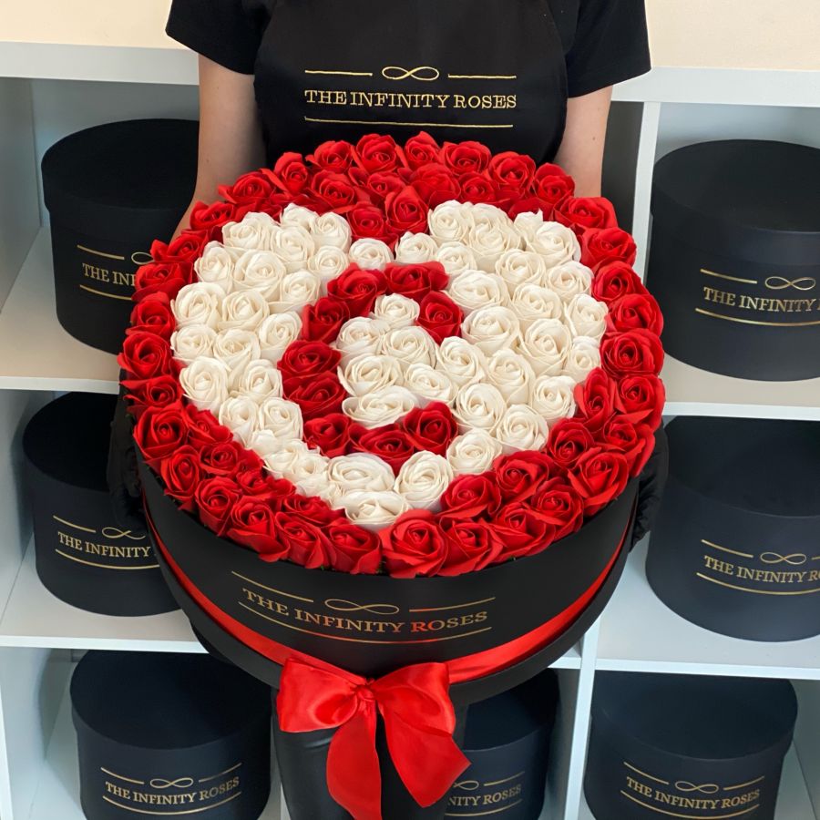 Cutie personalizata cu buze din trandafiri Cutie mare cu 101 trandafiri cu inima si litera