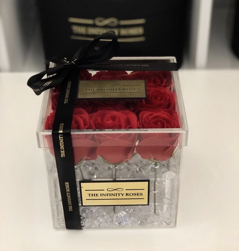 CRYSTAL BOX Cutie de cristal cu 9 trandafiri