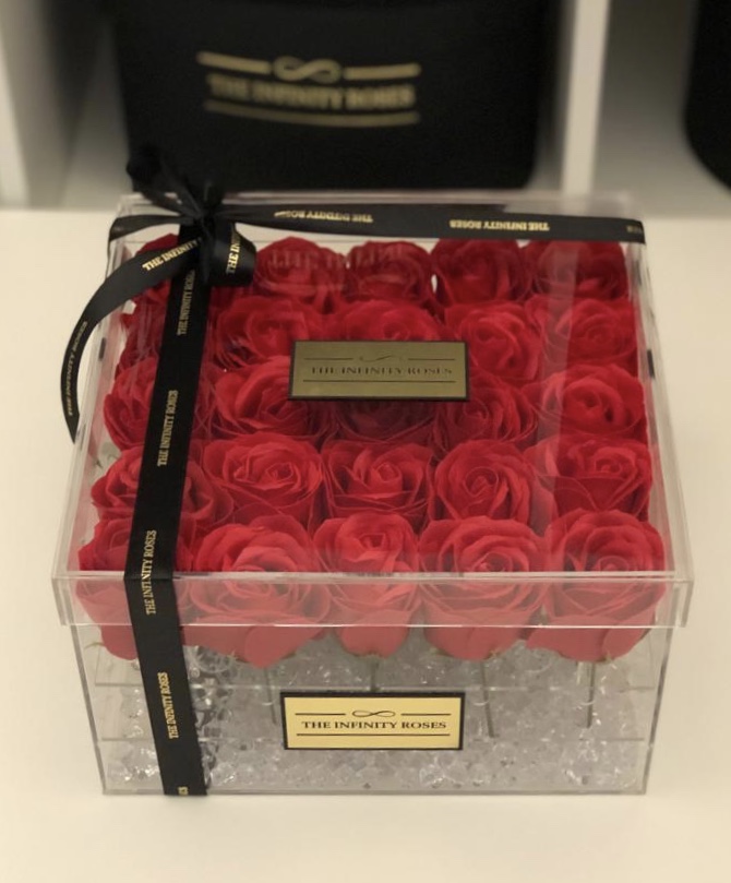 CRYSTAL BOX Cutie de cristal cu 25 trandafiri