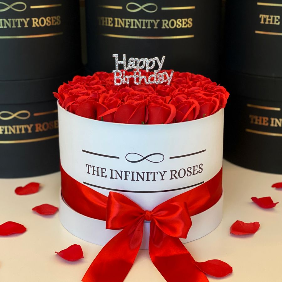 Cutie medie cu 23 trandafiri rosii Cutie Happy Birthday