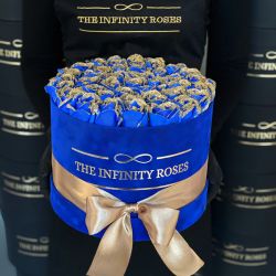 Cutie de catifea albastra cu 37 de trandafiri cu sclipici