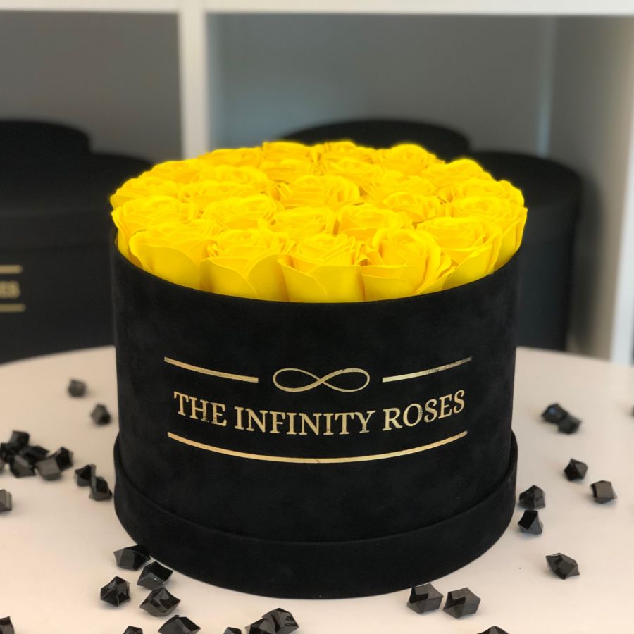 VELVET BOX Cutie de catifea cu 25 de trandafiri galbeni