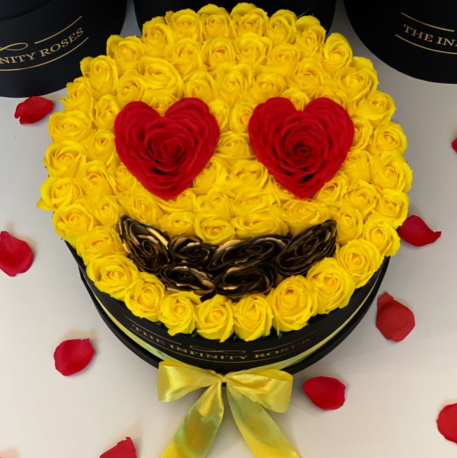 CUSTOM  BOX Cutie personalizata IN LOVE EMOJI din trandafiri