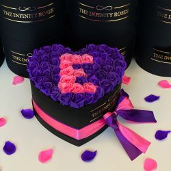 Cutie inima cu 49 de trandafiri si litera E