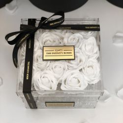 Cutie de cristal cu 15 trandafiri