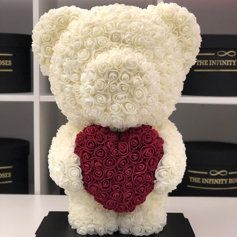 Ursulet din trandafiri alb cu coronita si diamante , 40 cm inaltime Ursulet din trandafiri ivoire cu inimioara bordeaux, 60 cm