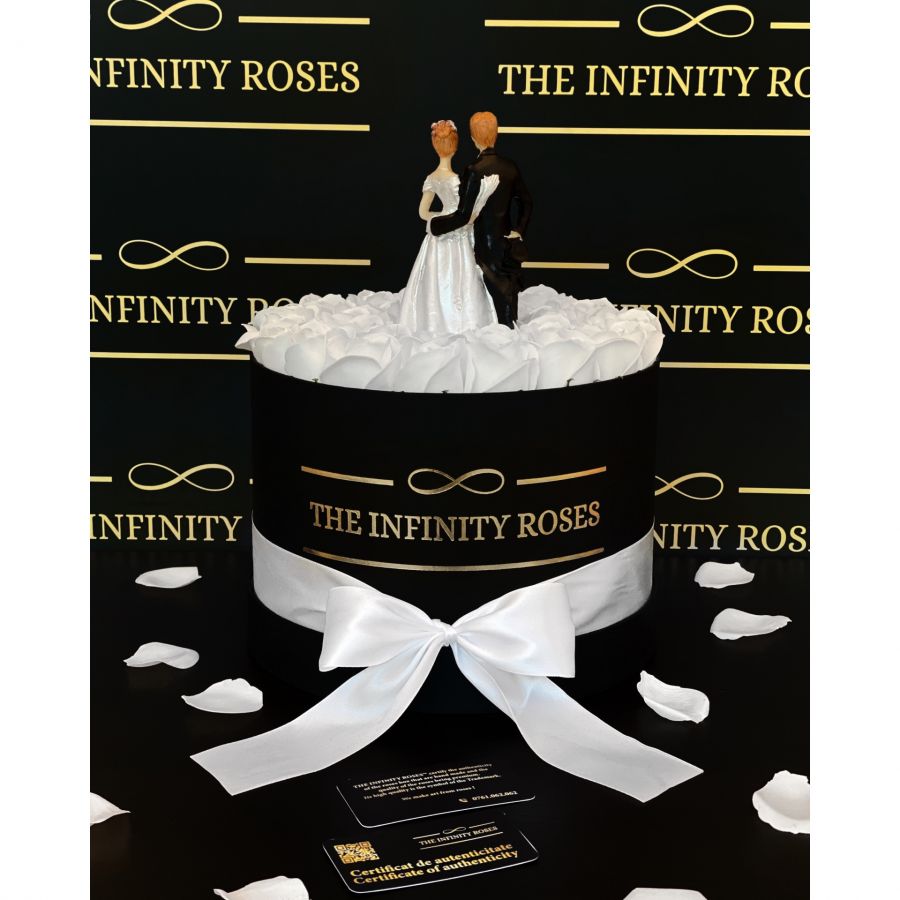 MEDIUM BOX Cutie cu trandafiri cu mire si mireasa pentru nunta